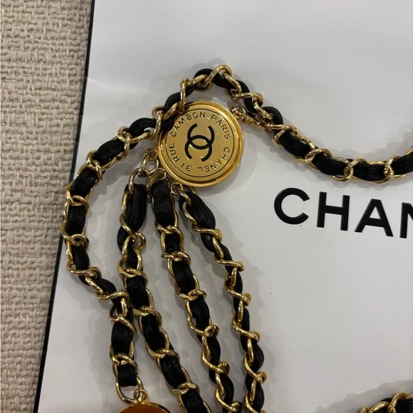 Authentic CHANEL Rue 31 Cambon vintage quilted leather medallion belt - Picture 8 of 11